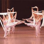 寺院の巫女のベールの踊り