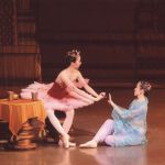 ガムザッティ(王ラジャの娘)にいやがらせをされる二キヤ