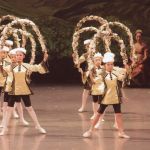 宮殿の子供達の踊り