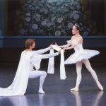 ジャンにベールを渡すライモンダ