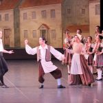 バルセロナの広場 バジルと街の人々