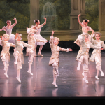 花のワルツを踊る小姓