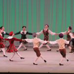 お祝いの踊り