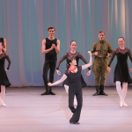 皆でホタを踊る