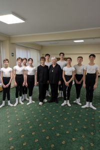 国立モスクワバレエアカデミーのヤシェンコワの男子クラス (2024/11)